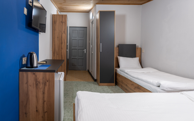 Maksim Park-Loo Hotel