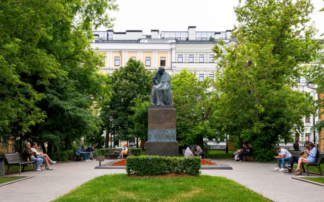 Nikitskiy Bulvar 7b Apartments