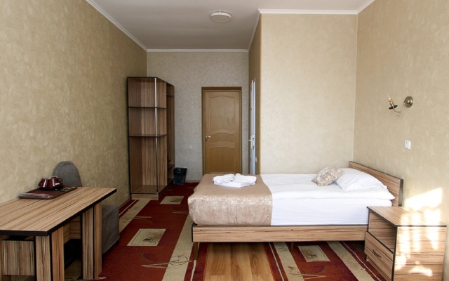 Madanur Hotel