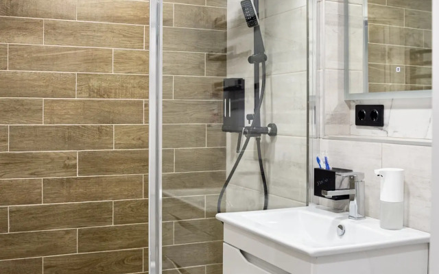Uyutnaya s dizaneynerskim remontom v tsentre goroda Flat