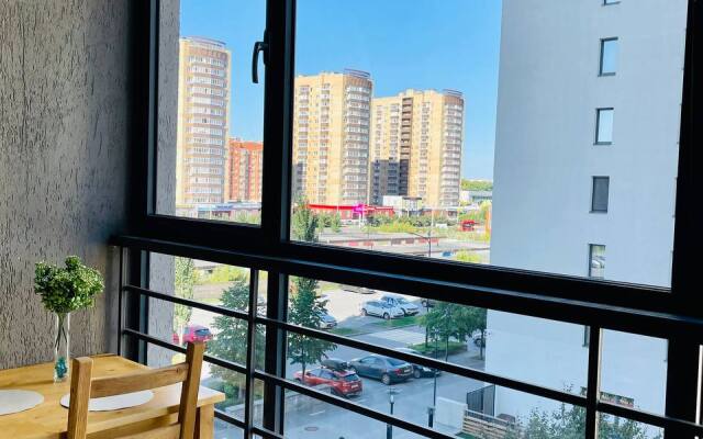MoonRoom 72 Komfort klassa v Yevropeyskom Flat