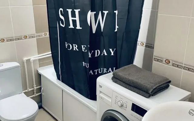 Na Ulitse Bratyev Kashirinykh 111 Flat