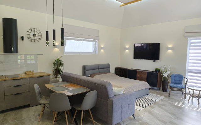 S Launzh Zonoy, Barbekyu I Baney Guest House