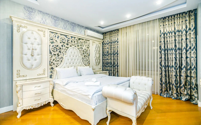 Luxury on Baku in Nizami street Flat