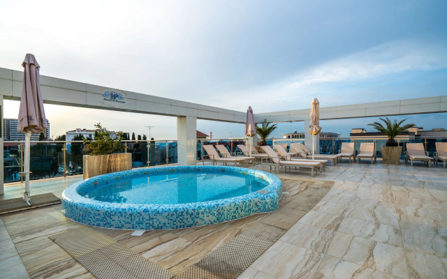 Grace El Paraiso Hotel