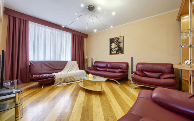 Трёхкомнатные апартаменты на Маршала Чуйкова