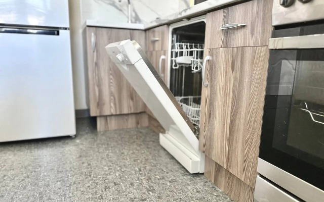 Na 5 Chelovek S Parkovkoy Flat