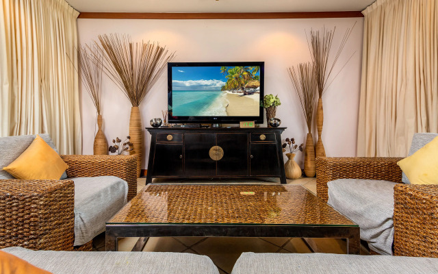 Toba Baan Bua Estate Naiharn Beach Villa