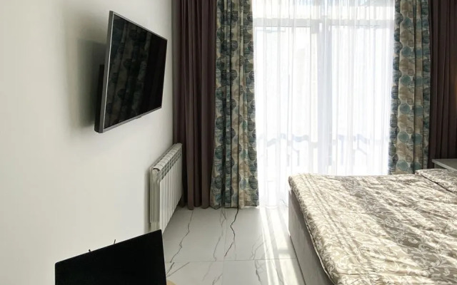 Апартаменты-студия 30 кв.м. с кроватью и балконом, 14 этаж