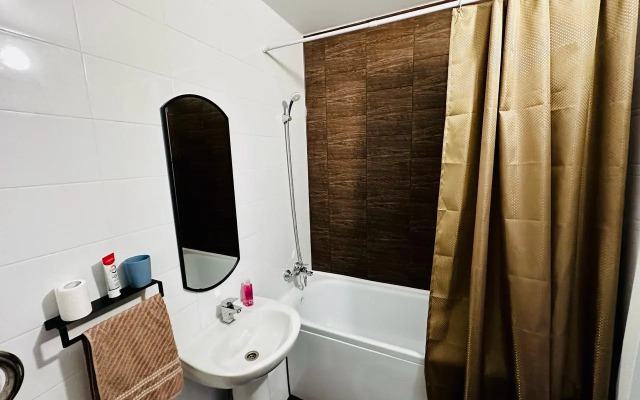 Квартира Уютная в Микрорайоне Десна метро Ольховая