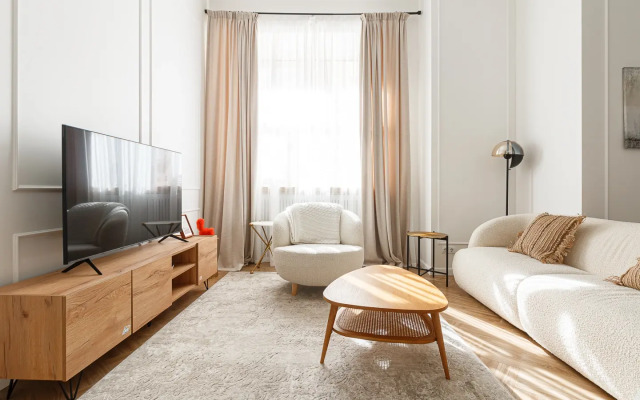 Квартира Большая и Светлая у Таврического Сада