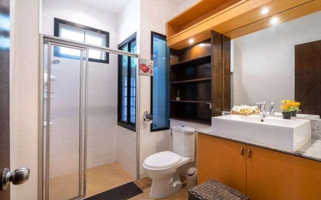 Pool Villa with Parking, WiFi Villa