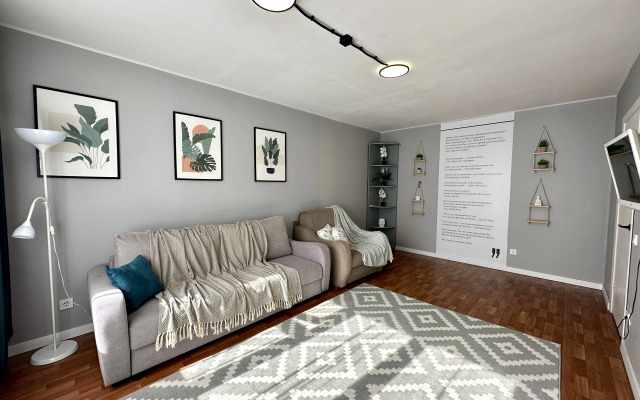 S Dizaynerskim Remontom Ryadom s TTS Kristall Apartments