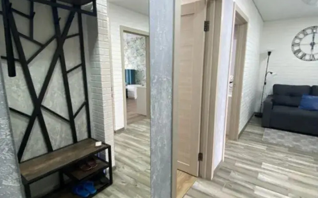 Квартира четырехкомнатная на Цюрупы, 84