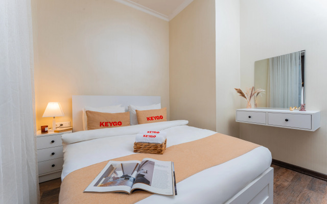Keygo #0158 1 Spalnya, Balkon, v Tsentre Goroda Apartments