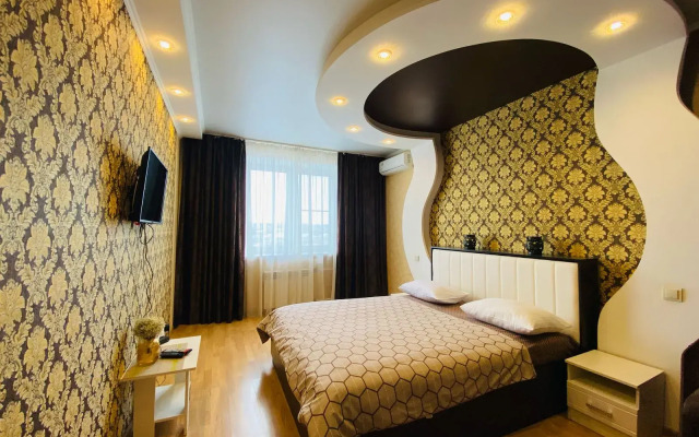 V Tsentre Goroda V Novom Dome Flat