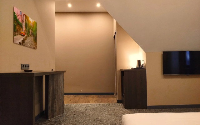 Апартаменты с двуспальной кроватью в мансарде (9)