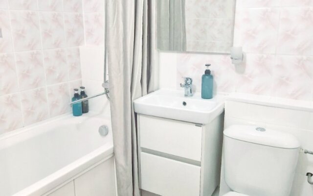 Dvuhkomnatnye v Centre, CHernyahovskogo 20, Kolibri#20 Apartments