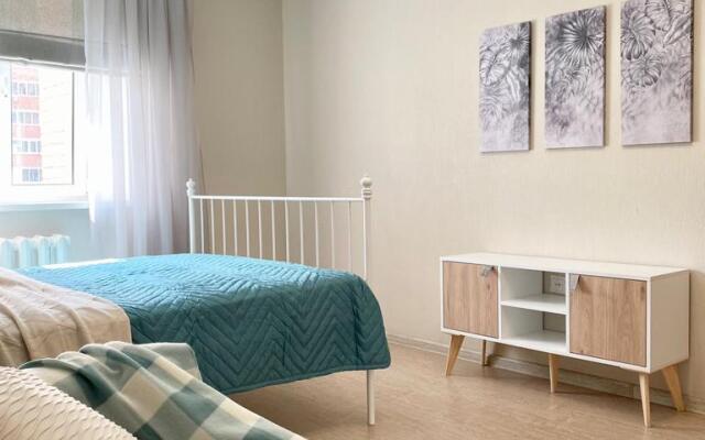 Sapfir s Zakrytym Dvorom, Ryadom s TTS Ostrov, Mat i Dity Apartments