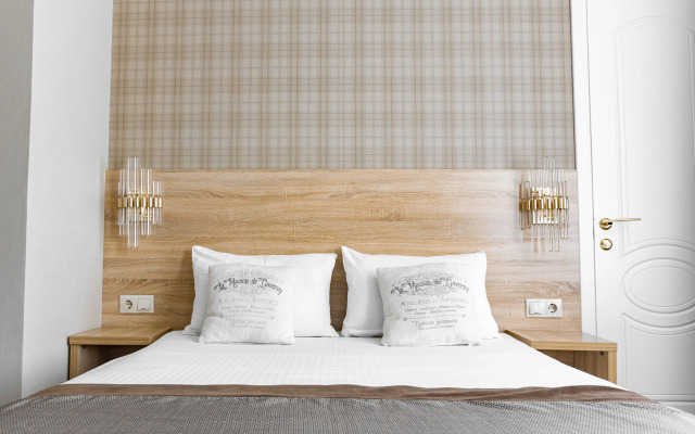 Travertin Latte Apartments