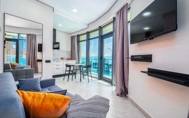 Skay Plaza 3 - So Svoim Plyazhem I Basseynom Apartments