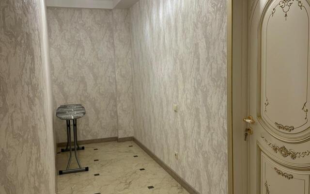 V Novom Chastnom Trekhetazhnom Dome Apartments 2