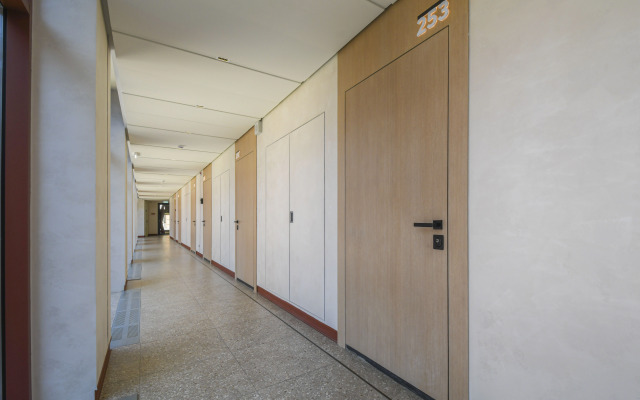 Svetlye v tsentre goroda okolo metro Kurskaya Apartments