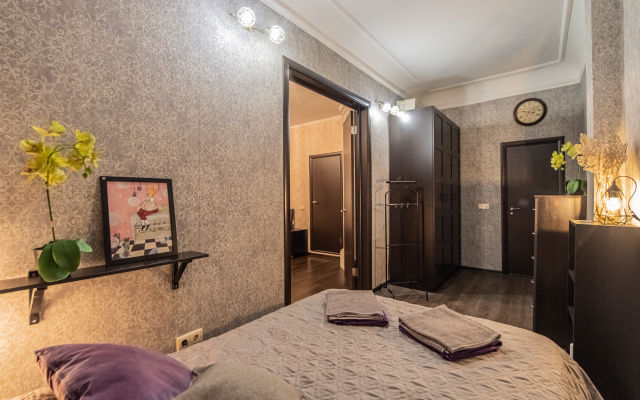 Апартаменты Двухкомнатные апартаменты в центре на Марата