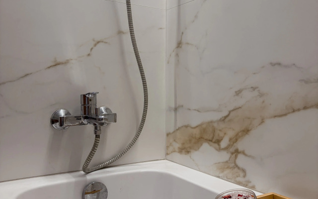 Sinyaya Osen U Metro Grushevskaya Flat
