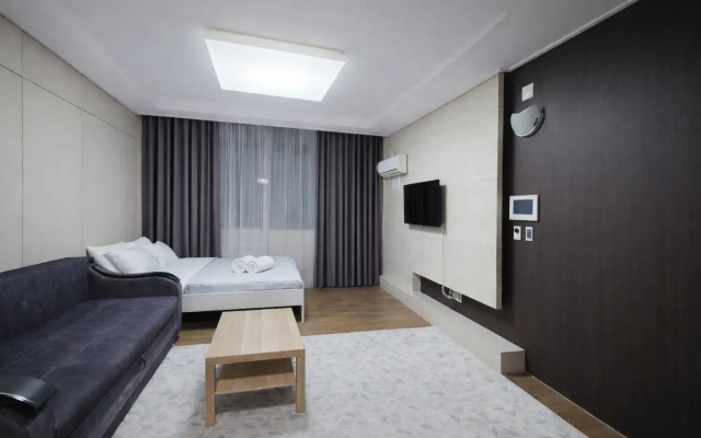 Apartamenty 19et. 2h komn.kv s sikarnym vidom na Mecet' Hazret Sultan