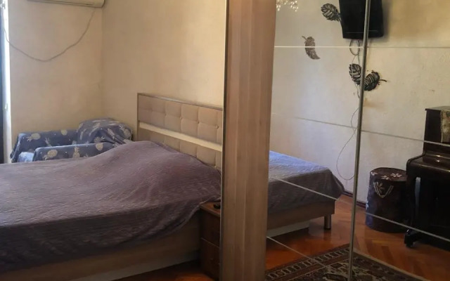 Flat Kvartira na 5-om etazhe v tsentre Baku