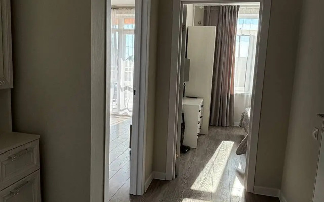 S Bacsejnom V Zhivopicnom Meste Zhk Kiparis 289 Flat