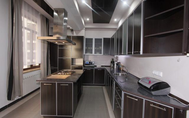 3-komn. ryadom s restoranom DIMOND, DI8210 Flat