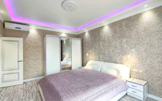 Odnokomnatnyye s Balkonom i Vidom na Gorod Apartments