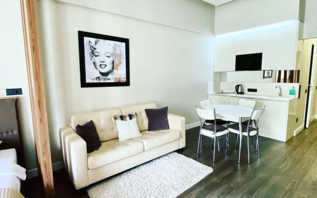 Lux Merilin Monroe Apartments