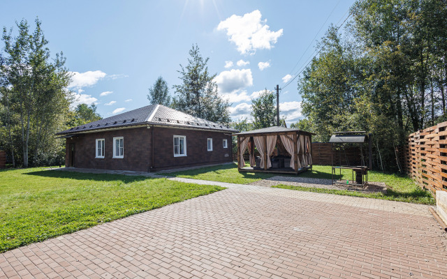 Частный дом Дом с 2-мя спальнями у дубового леса