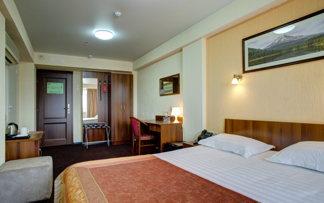 Azimut Kemerovo Hotel 
