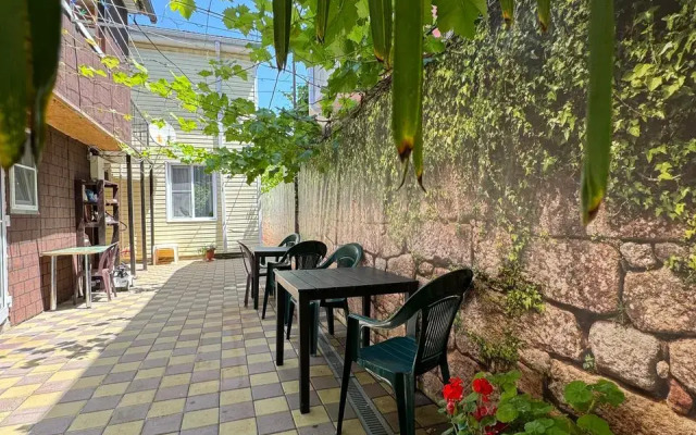 Polina Guest House