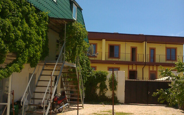 Druzhby Holiday Private House