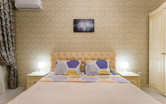 Yevro 3kh Komnatnye Apartamenty S Vidom Na Park Galitskogo Apartments