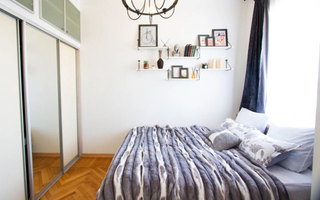 Tryokhkomnatnaya na Tverskoy Flat