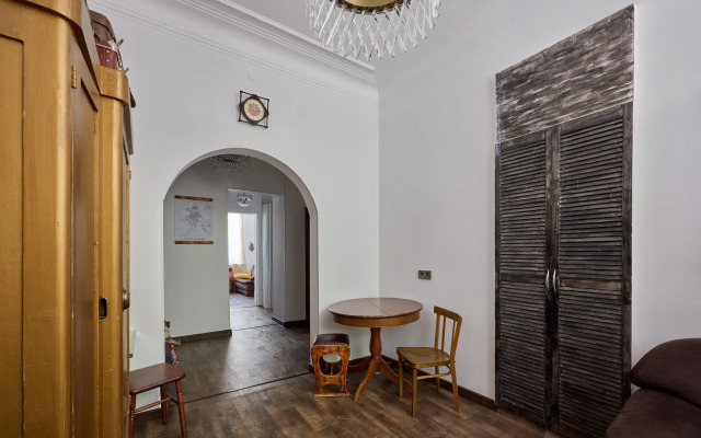 Апартаменты Бульвар 12-местный апартамент Ретро Стиль с Кинотеатром и Sony PS4