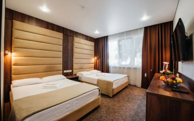 Peak Season 2 Apartments