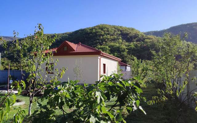 U Chyornogo Morya Private House