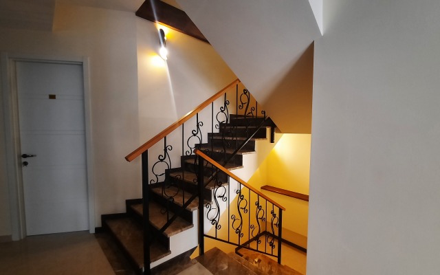 V Centre Avlabari Hotel