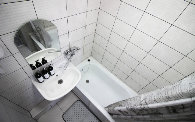 Uyutno kak doma s balkonom Apartments