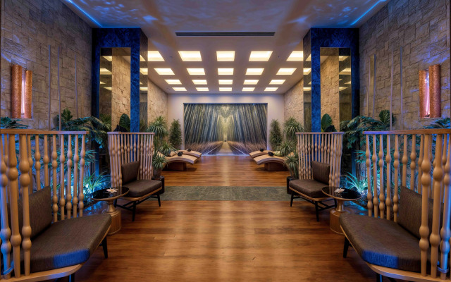 Merit Royal Gardens Hotel & Casino