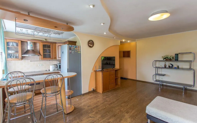 Na Ul. Pologaya 24 Flat