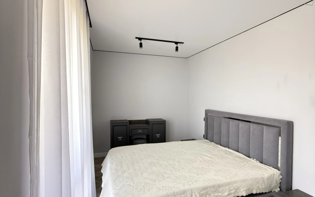 Na Beregu Morya Amra Loft Flat