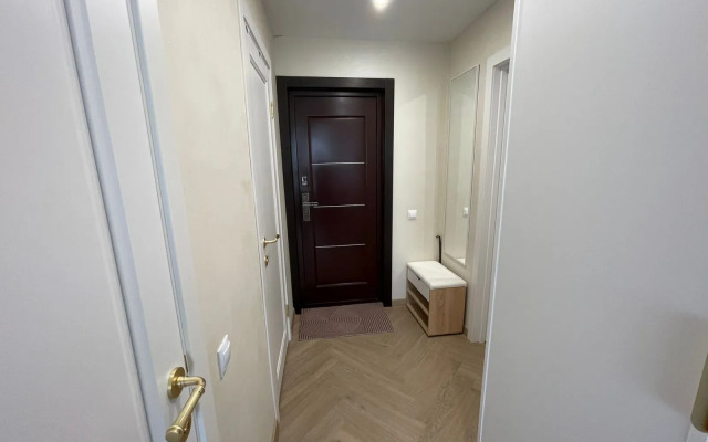 OtlichnyDen Ryadom S Zhd Vokzalom I Avroroy Flat